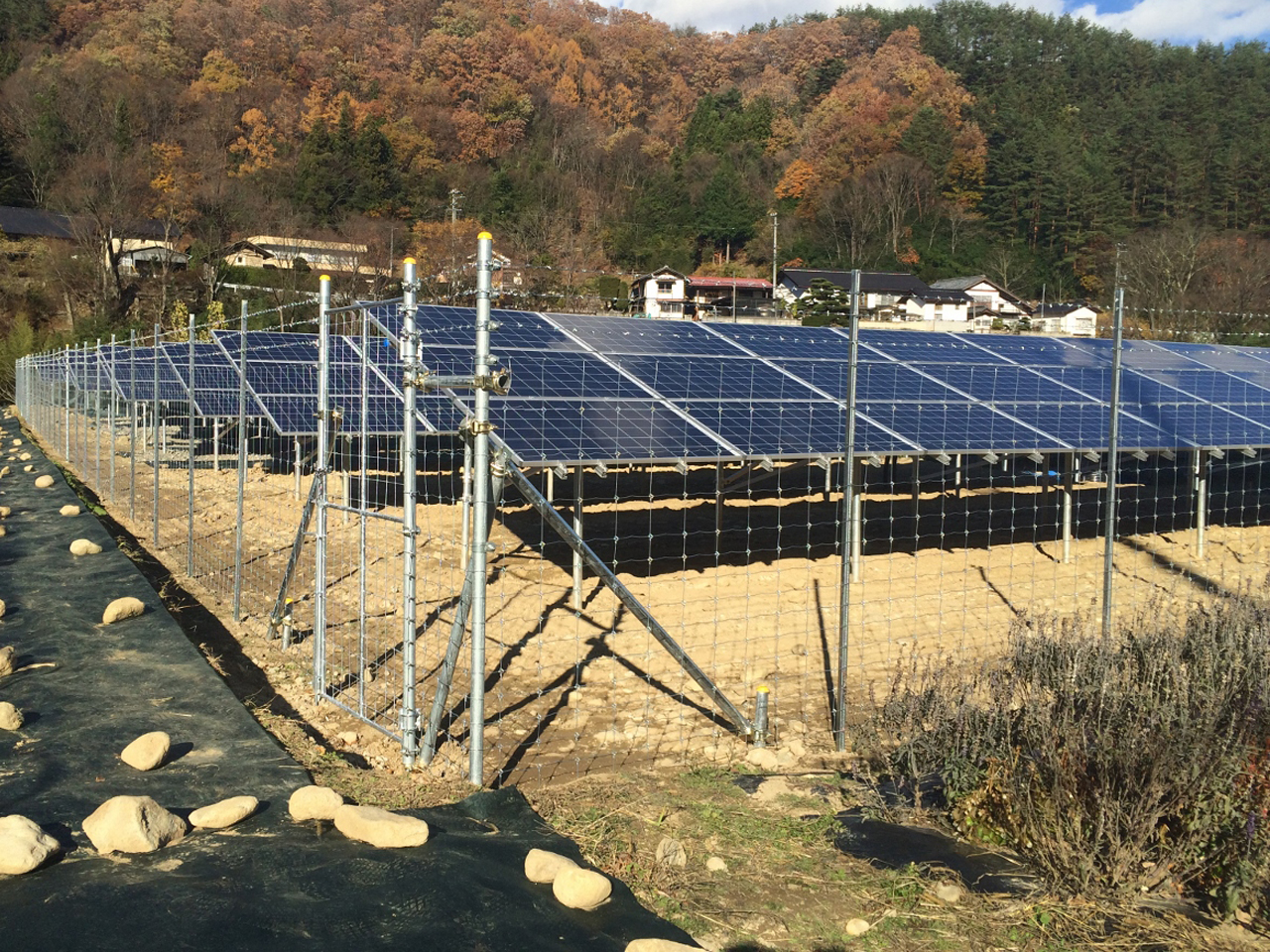 太陽光発電所用フェンスシステム