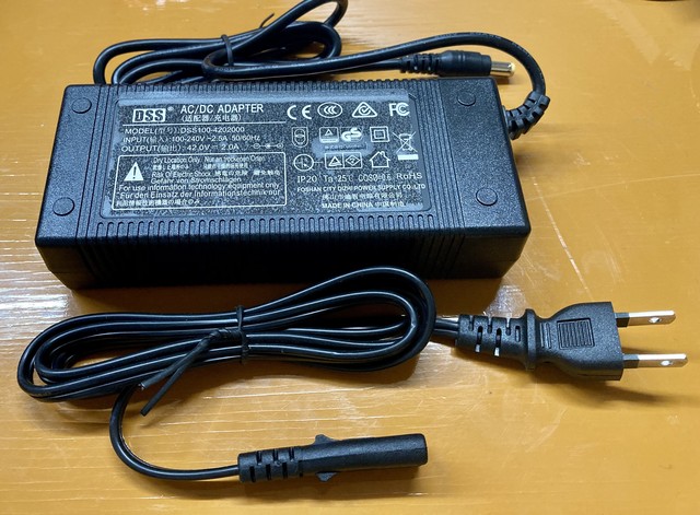 専用充電器でお家で簡単充電